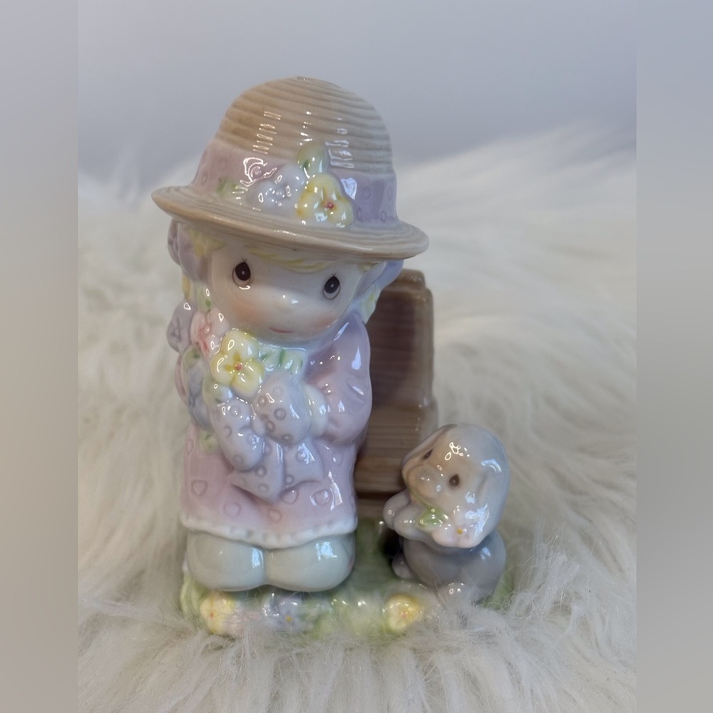 (151)Enesco Pastel Salt and Pepper Set Figurine with Tan Hat